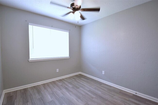 Building Photo - 2910 Walnut Springs Dr