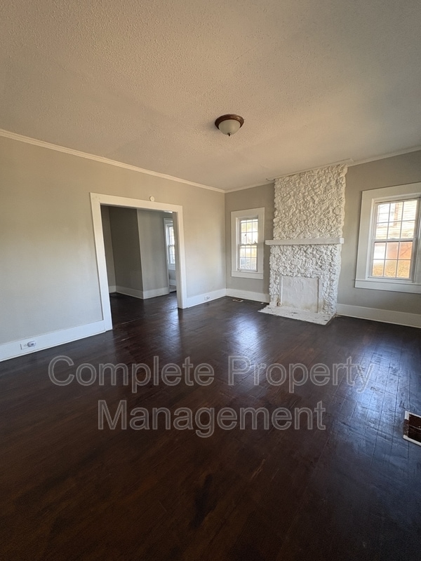 Building Photo - 768 80th Pl S