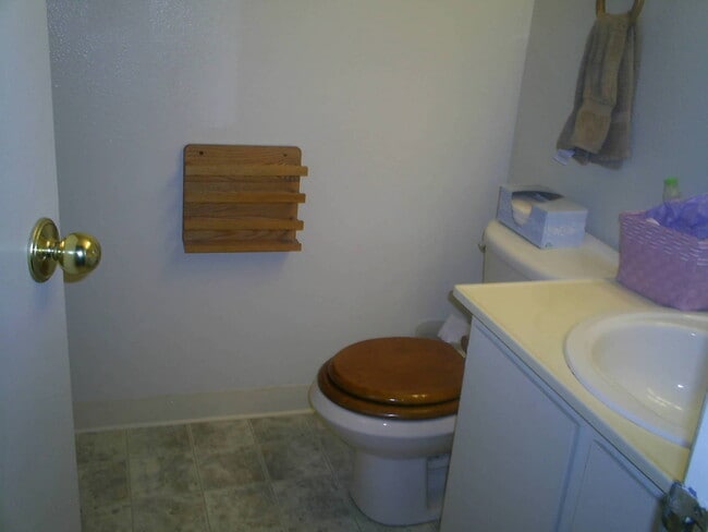 Building Photo - Springland Village Condo