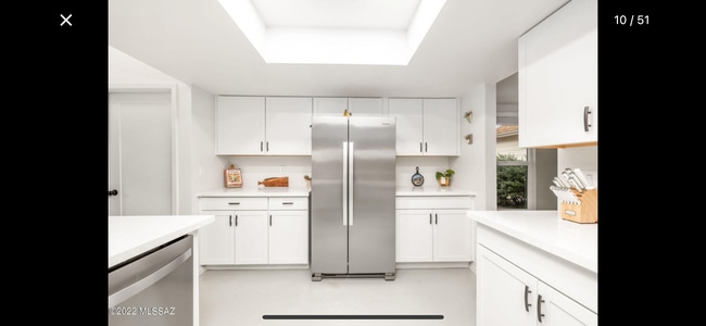 Building Photo - Gorgeous Remodeled Home w/Community Pool i...