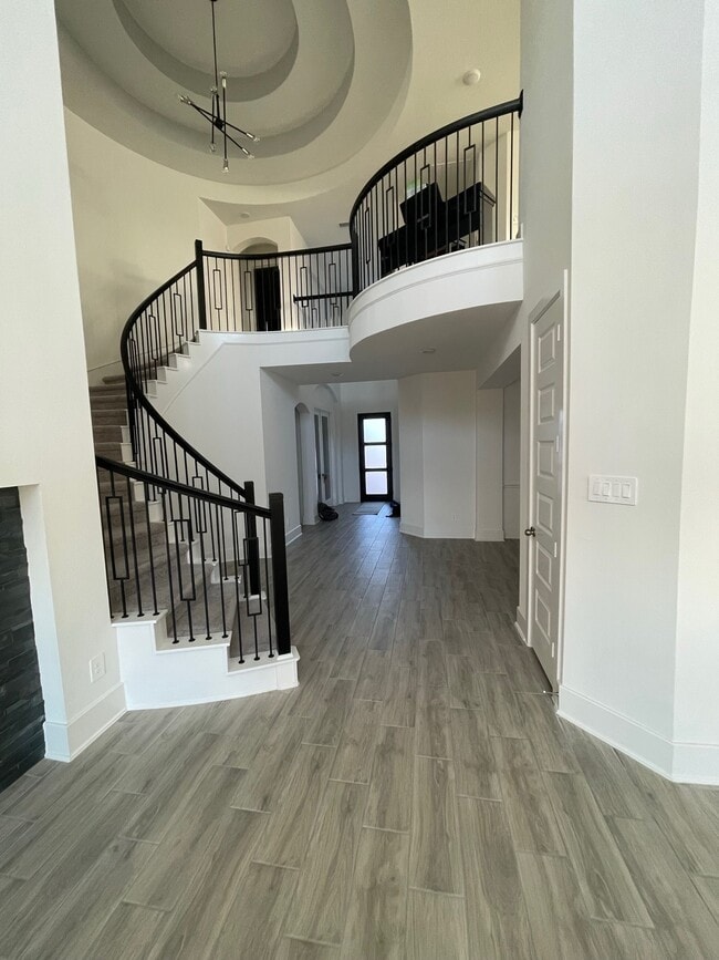 Building Photo - 15623 Roscobie Park Dr