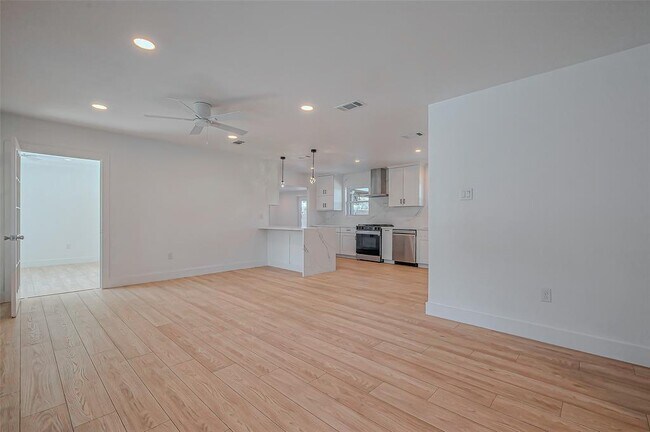 Building Photo - 2214 Nina Lee Ln