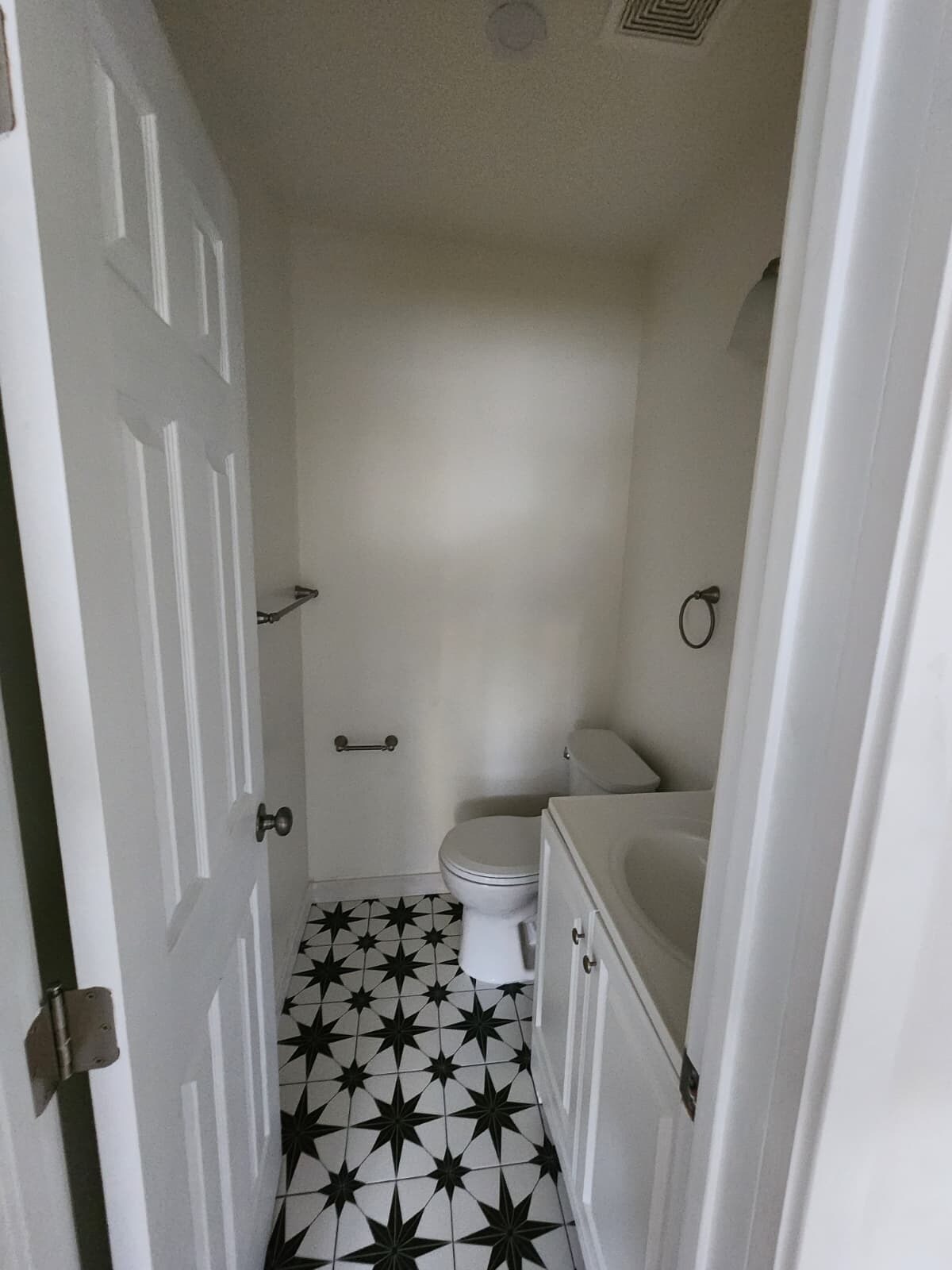 Building Photo - 1414 S Orange Grove Ave