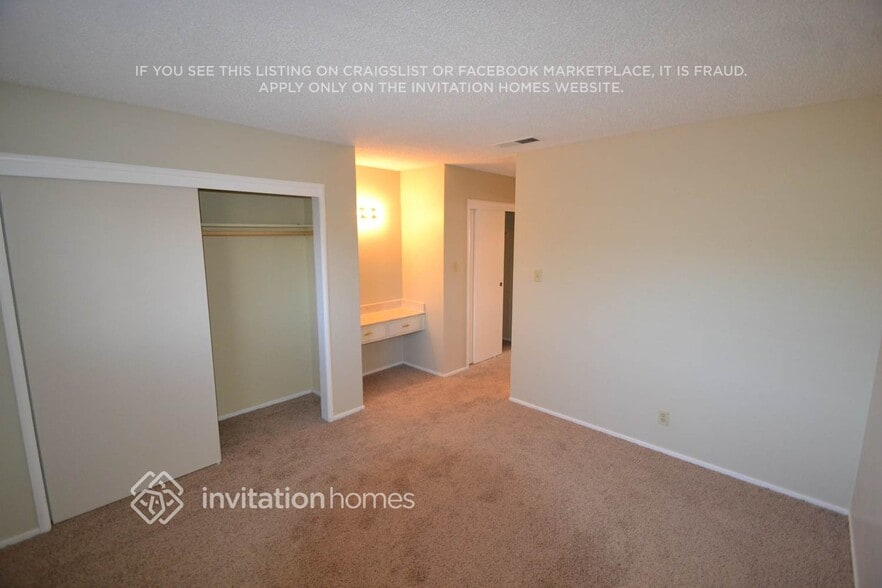 Building Photo - 10601 Viani Way