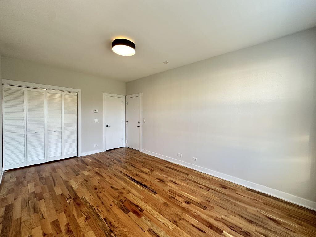 Building Photo - 659 W Wrightwood Ave