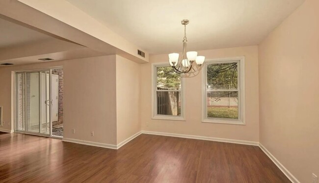 Building Photo - 2 bed 1 bath condo for rent in Gaithersburg