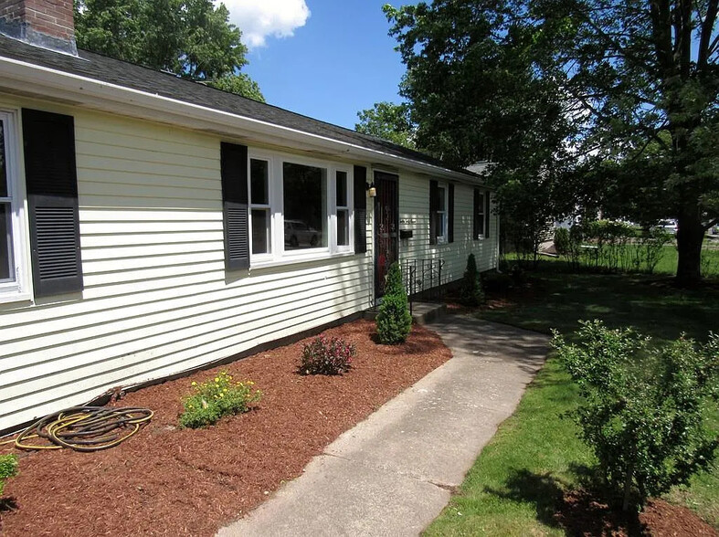 Building Photo - 1247 Trapelo Rd