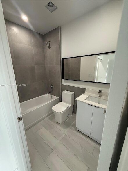 Building Photo - 1091 E 17th St