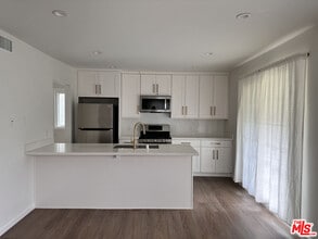 Building Photo - 4770 Edgewood Pl