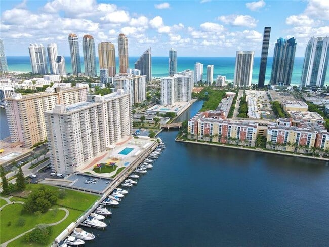 Building Photo - 250 174th St