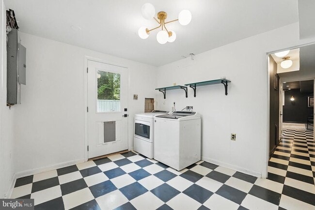 Building Photo - 7910 Bayberry Dr