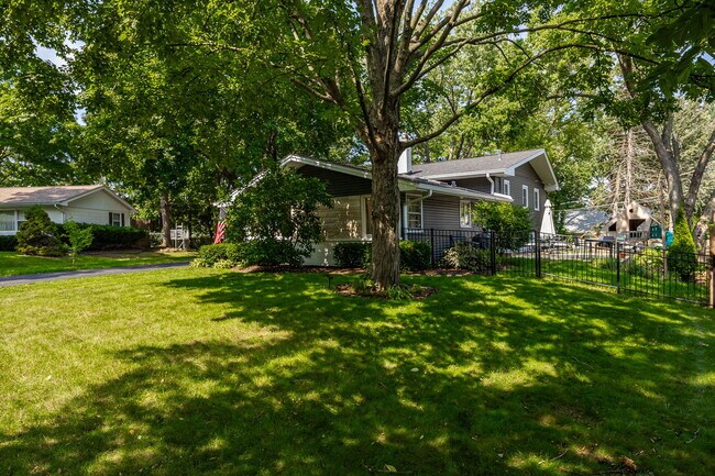 Building Photo - 1024 Catalpa Ln