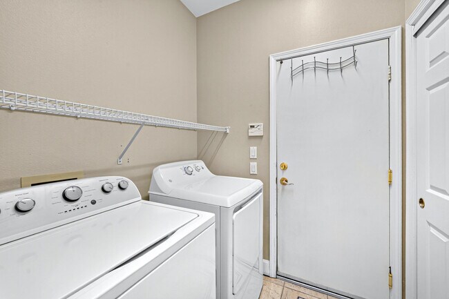 Building Photo - 78804 Platinum Dr
