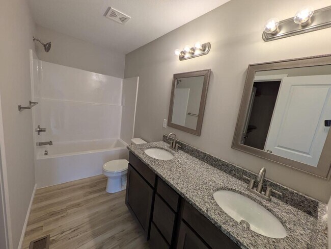 Building Photo - 9201 E Fox Pt Ct