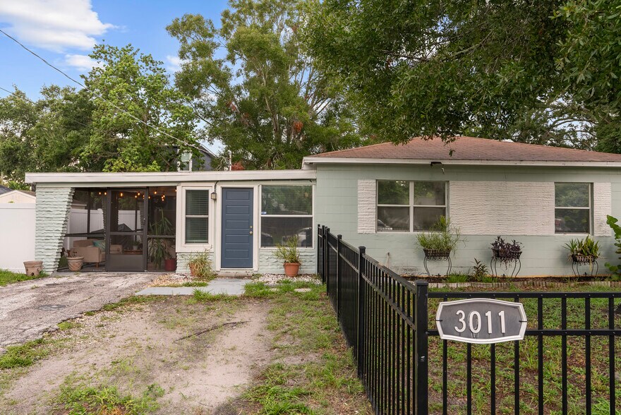 Building Photo - 3011 W Van Buren Dr