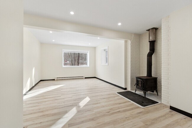 Building Photo - 9 West Rd