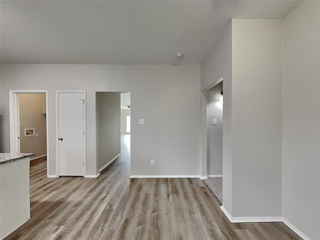 Building Photo - 10008 Blue Bell Dr