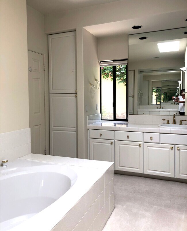 Primary bathroom with dual vanities and storage! - 72836 Mesa View Dr