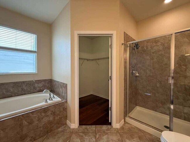 Building Photo - 930 Meadow Glade Dr