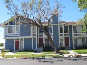 Building Photo - LOVELY 2 BR/1.5 BATH, 2 STORY CONDO WITH GARAGE