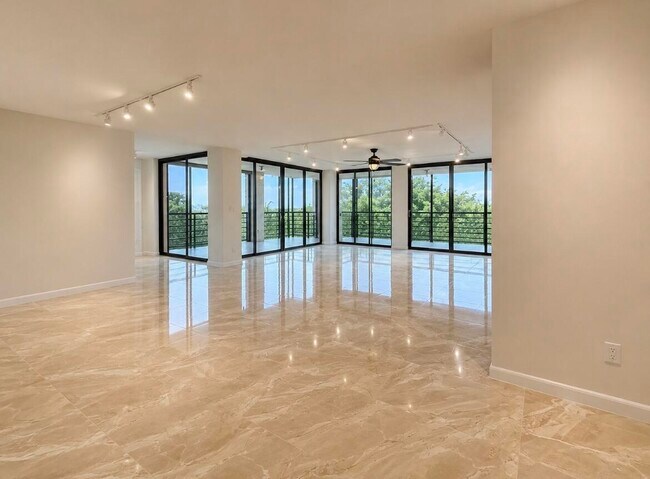 Building Photo - 7568 Regency Lake Dr