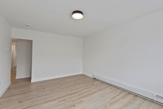 Building Photo - 676 Chestnut St