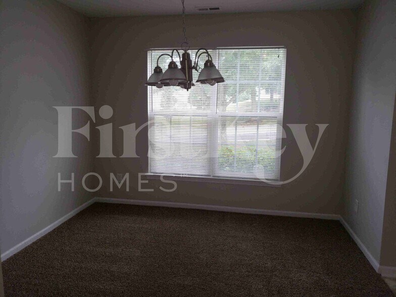 Building Photo - 3760 Thornaby Cir