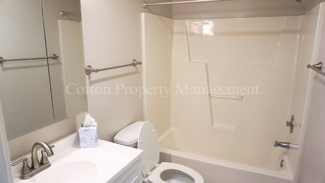 Building Photo - 605 Harnett St