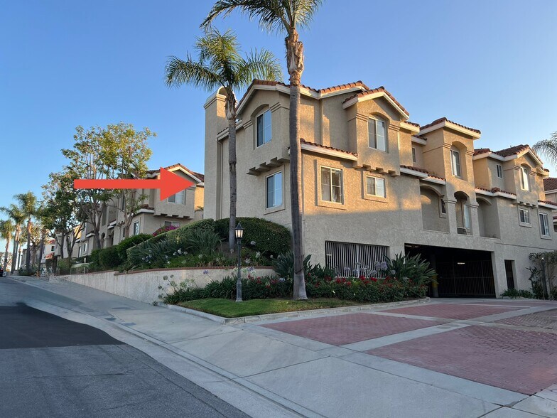 Building Photo - 201 Laurel Ave