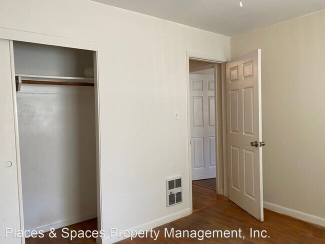Building Photo - 3 br, 1 bath House - 2248 Park Marina
