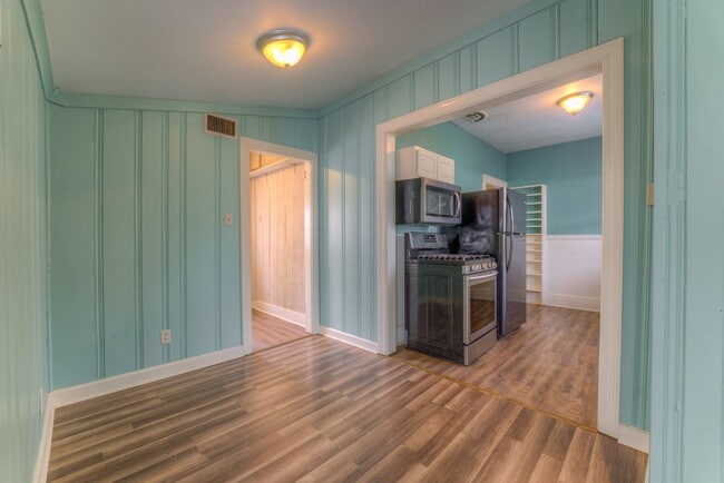Building Photo - Limited Time: Qualified Tenants Get Half P...