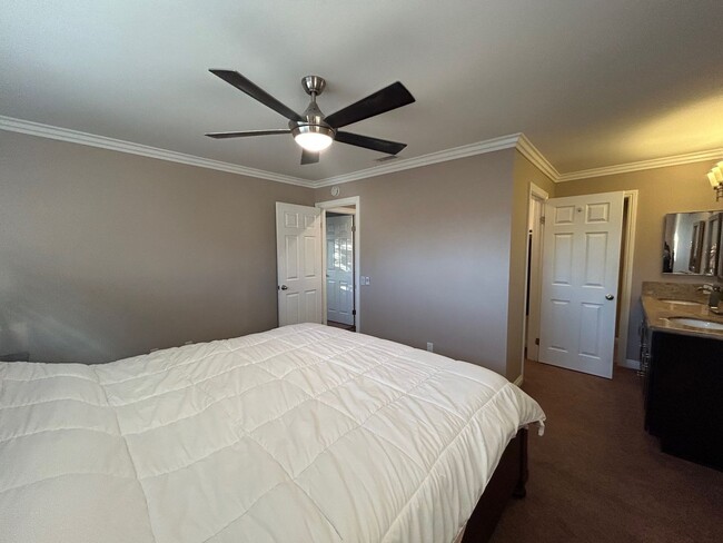 Building Photo - Rent Today!! Stunning Furnished 3-Bedroom ...