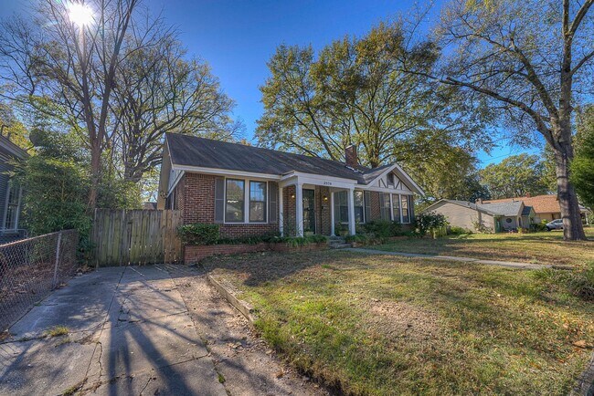 Building Photo - Gorgeous, renovated Midtown 3/1.