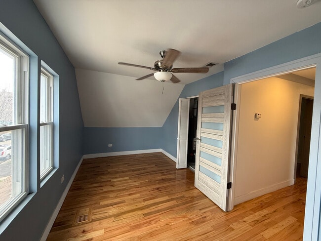 Building Photo - 5942 S Justine St