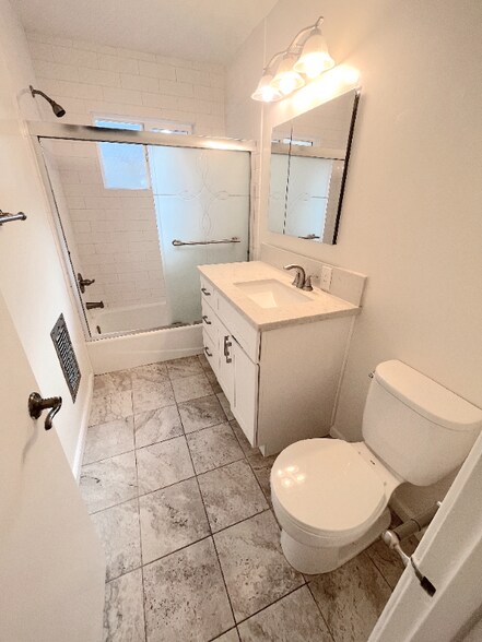 Building Photo - 1417 N Harper Ave