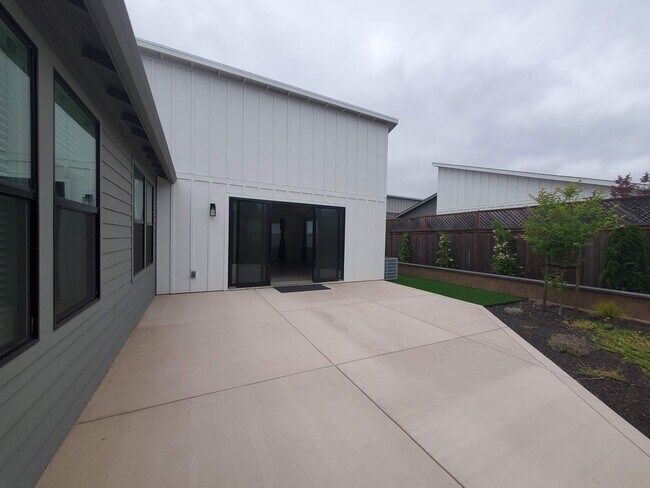 Building Photo - 2299 San Miguel Ave