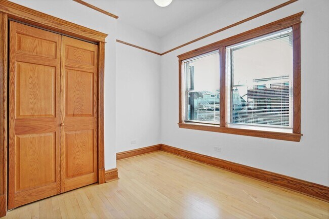 Building Photo - 3824 N Sheffield Ave