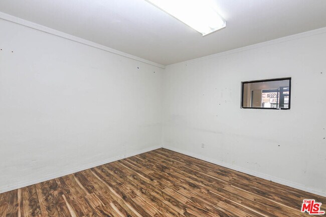 Building Photo - 4015 W Olympic Blvd