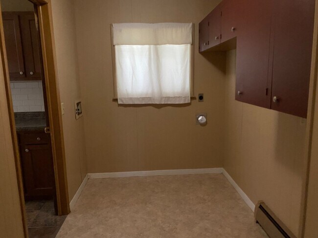 Building Photo - 504 E Main St