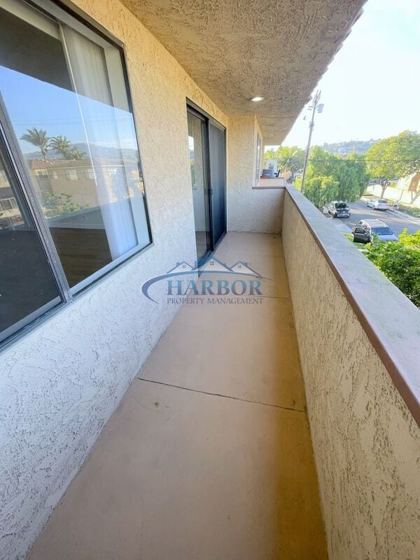 Building Photo - 949 W 26th St