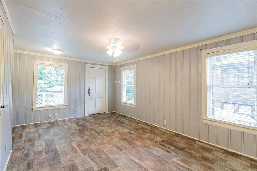 Building Photo - 1212 Milford St