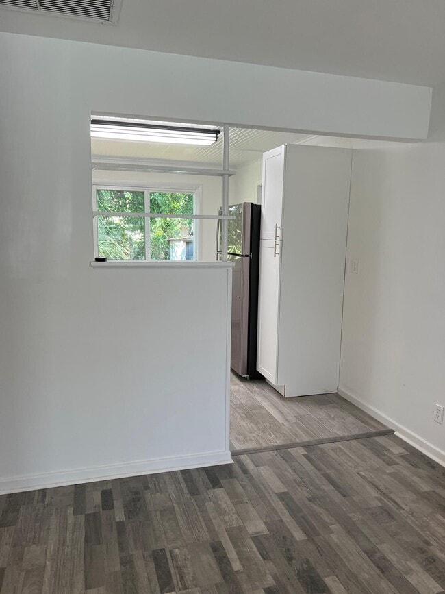 Building Photo - 515 N 7th St