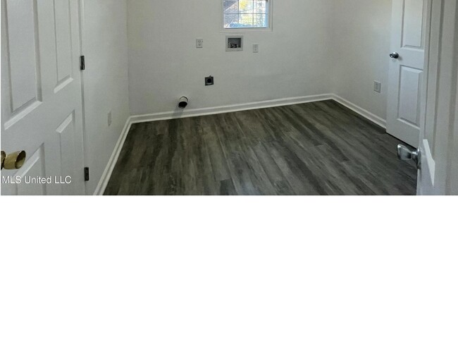 Building Photo - Spacious 5BR House in Moss Point --Lease w...