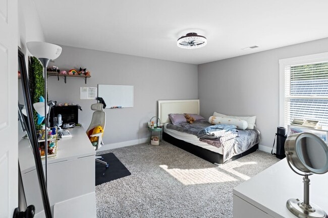 Building Photo - 2024 Adams Ridge Dr