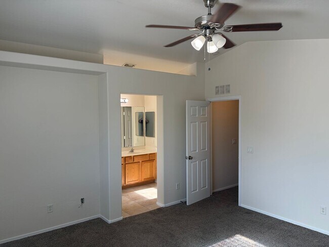 Building Photo - Freshly Painted 3 Bed, 2.5 Bath Home in Coolidge