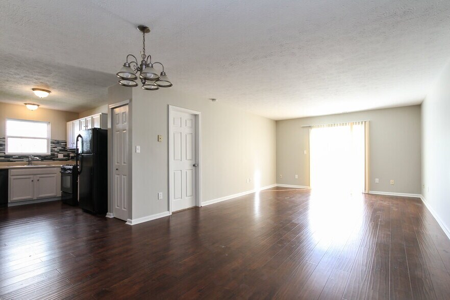 Building Photo - 6667 W Longview Dr