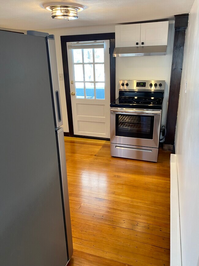 Building Photo - 54 Bridge St