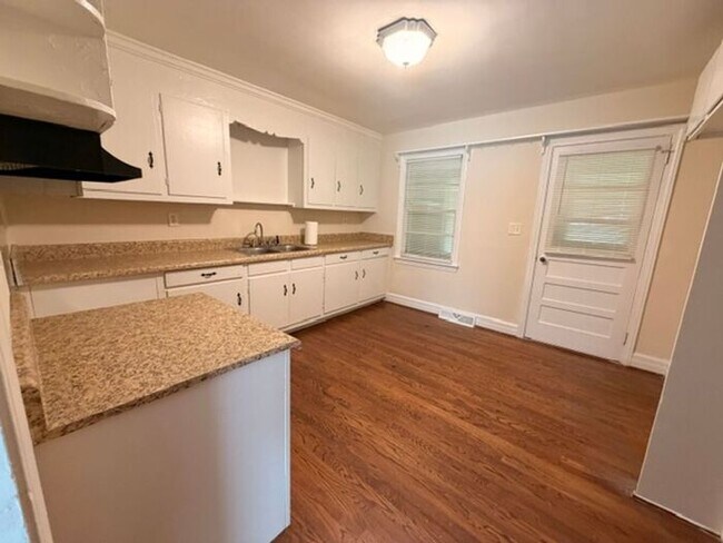 Building Photo - Cute 2 Bedroom in Taylors, SC!