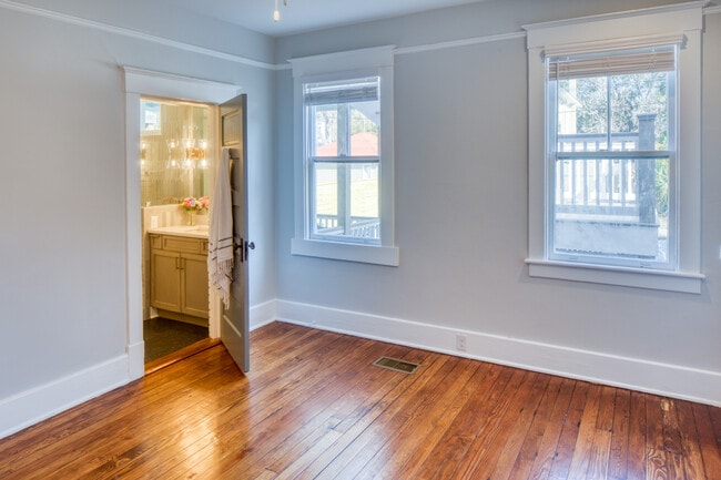 Building Photo - 228 W 38th St