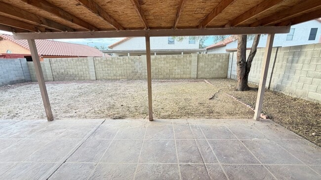 Building Photo - Freshly Painted 3 bedroom/2 bathroom Peoria Home!